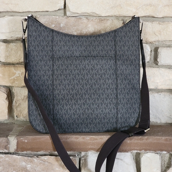 Michael Kors Briley LG Crossbody Black - Picture 2 of 6